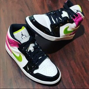 Air Jordan 1 Mid SE ‘Cyber Active Fuchsia’